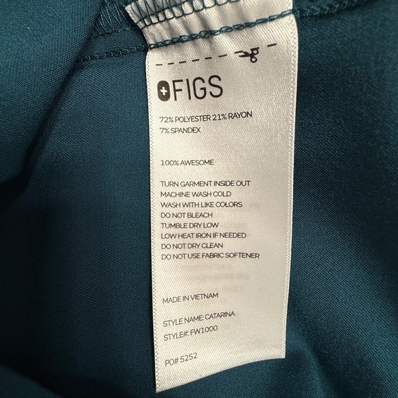 Catarina One-Pocket Scrub Top- Caribbean Blue - Picture 3 of 4